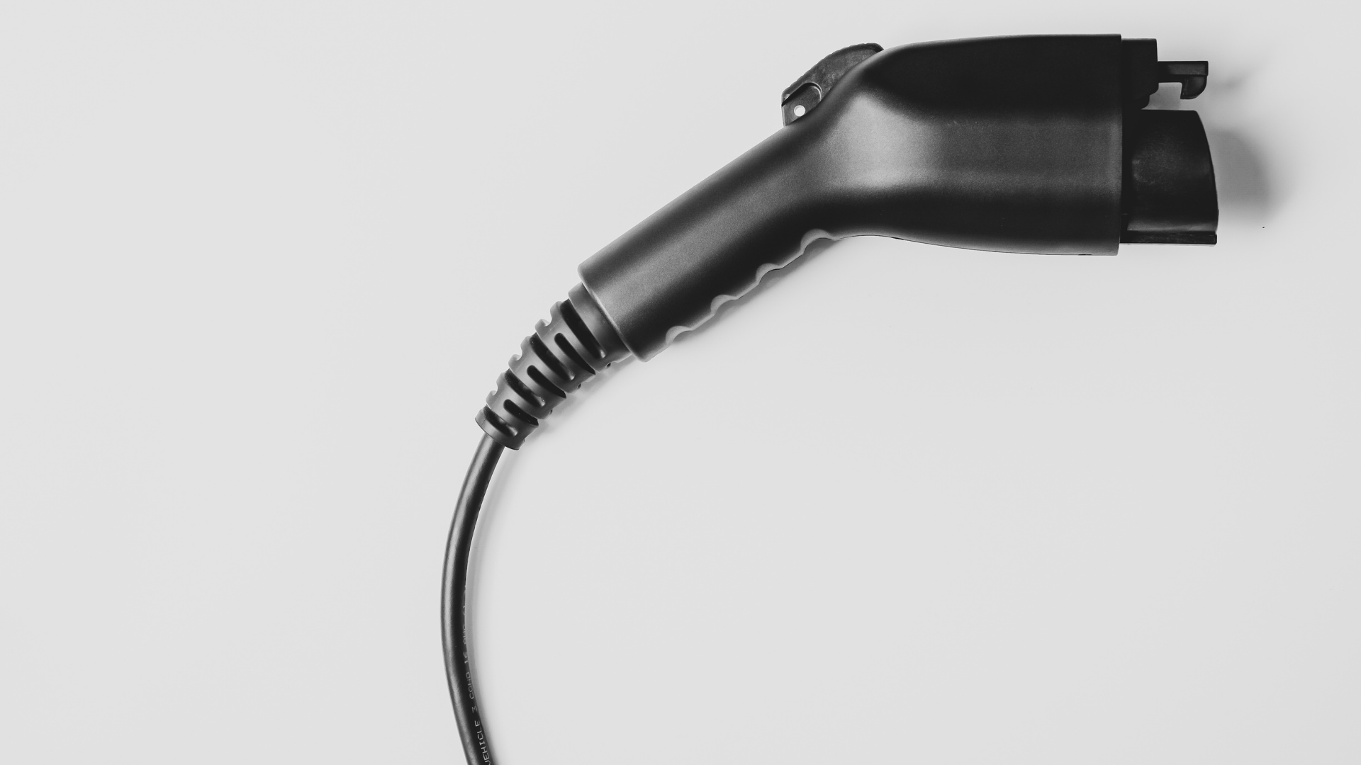 急速充電技術：EV普及を加速させる次世代の充電インフラ