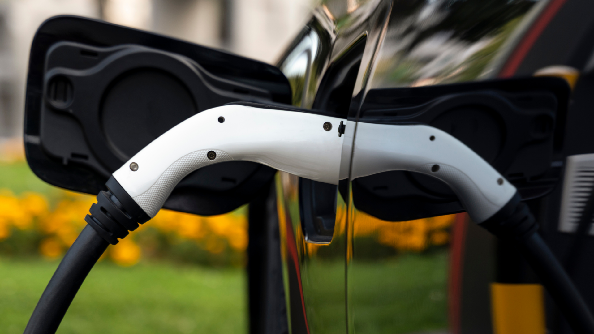 中古EV市場の現状とリセールバリュー：お得な選択肢？それともリスク？