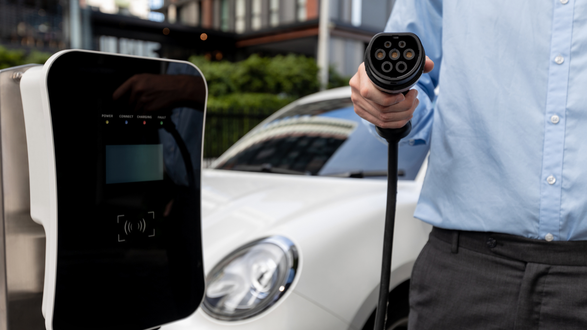 充電ストレスを軽減！EVスマート充電術：自宅・外出先での最適な充電方法